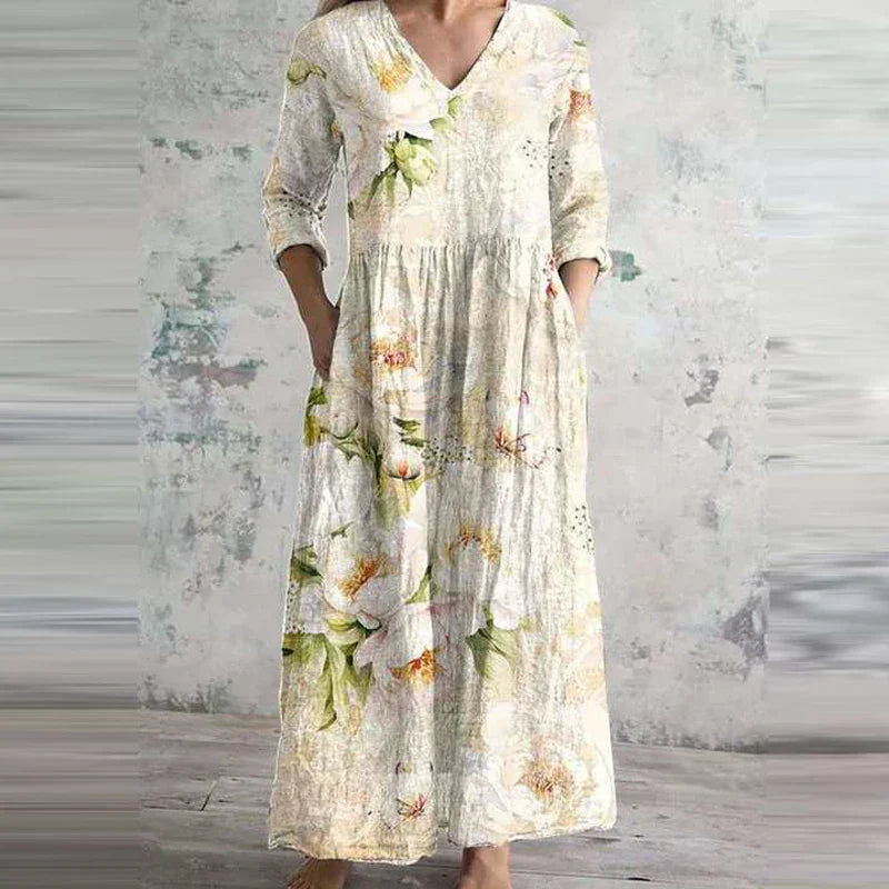 Robe aérienne florale Tamara de Danoir Paris, tissu léger avec motif floral coloré, portée élégamment.