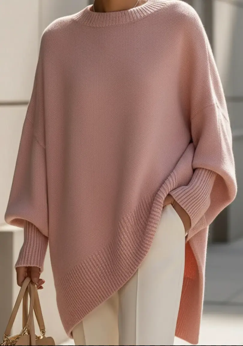 Pull Danoirparis™ en laine doux, couleur neutre, porté sur mannequin, détail des manches longues et col rond.