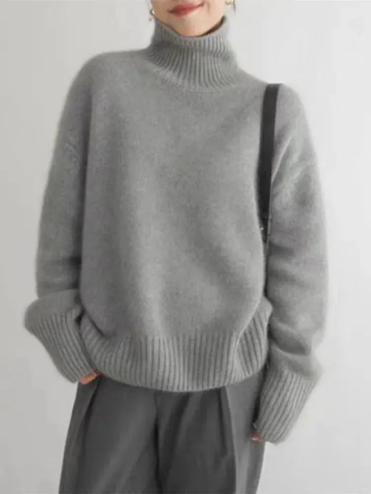 Col montant en cachemire Isabella de Danoir Paris, pull féminin chaud, doux et élégant pour l'automne et l'hiver.