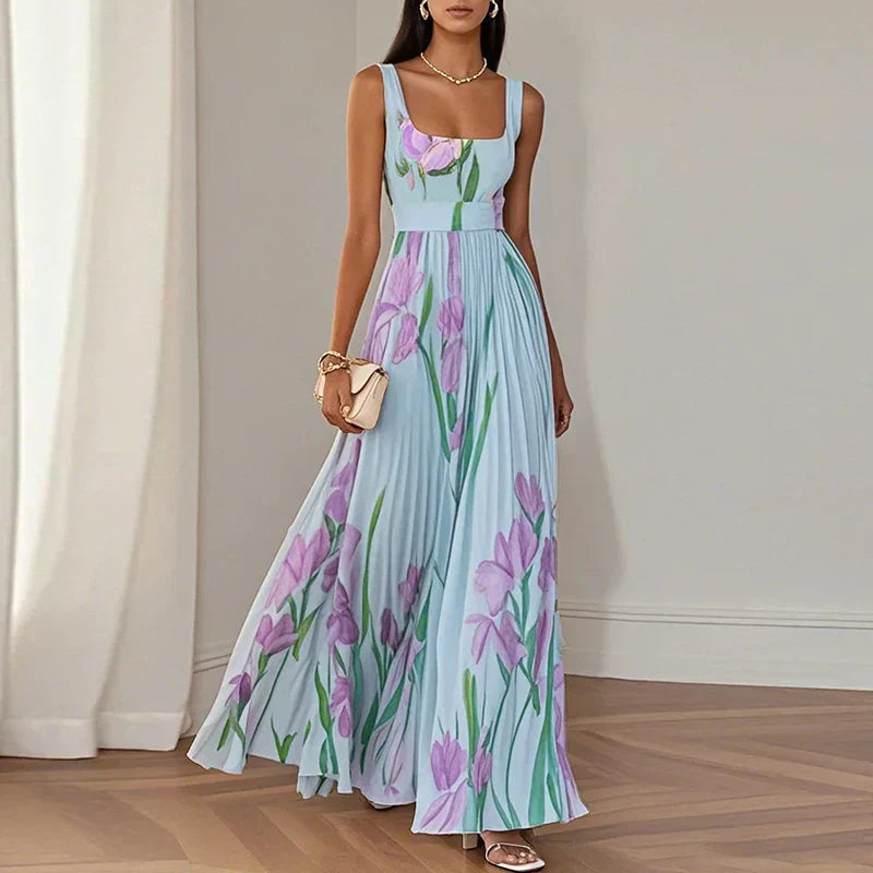 Robe maxi à fleurs Danoir Paris Oriah, coupe A-line, tissu léger blanc et bleu, style floral élégant pour femme.