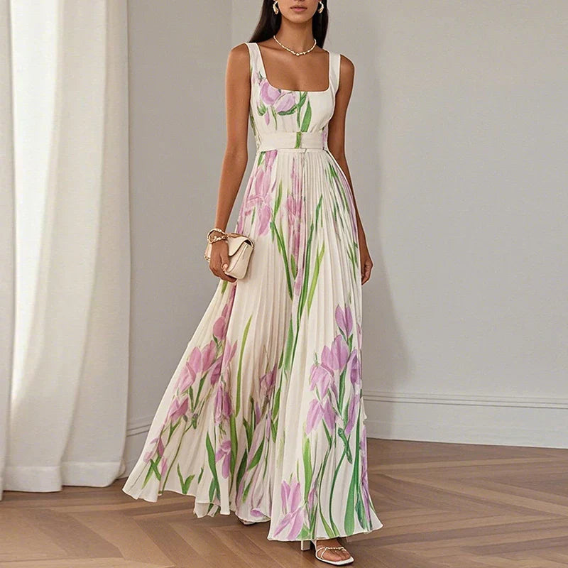Robe longue maxi à ligne A à fleurs Danoir Paris Oriah, tissu blanc et bleu, style élégant et floral.