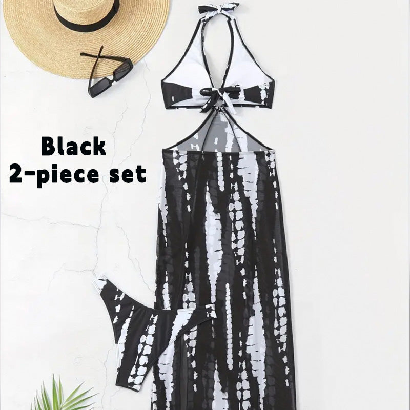 Ensemble de maillot de bain et robe de plage Danoir Paris, maillot tie-dye noir à col halter et découpes.