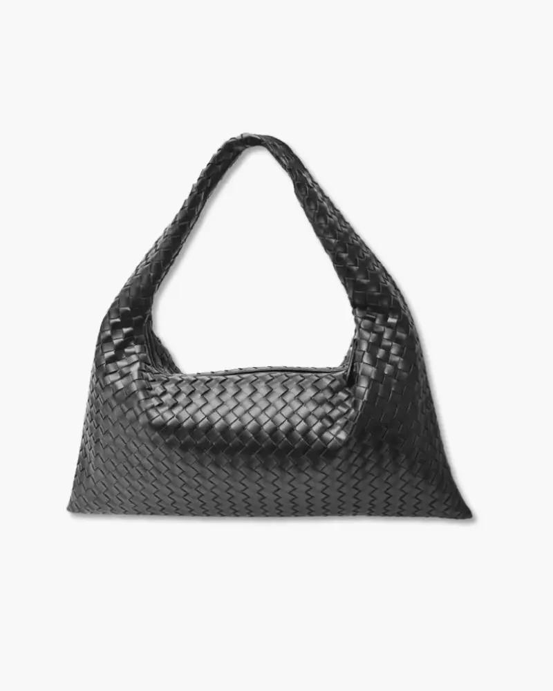 Sac à main The London Danoir Paris en cuir beige avec bandoulière et détails élégants, prêt à compléter un look sophistiqué.