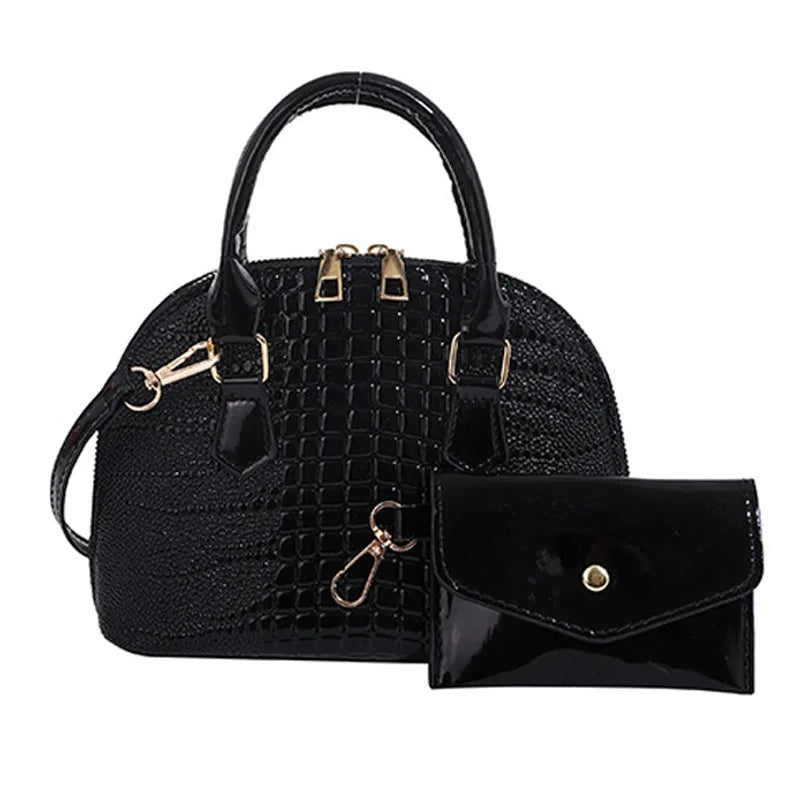 Sac Shell en cuir véritable à motif crocodile, petit sac polyvalent blanc de Danoir Paris, avec poignée et fermeture sécurisée.