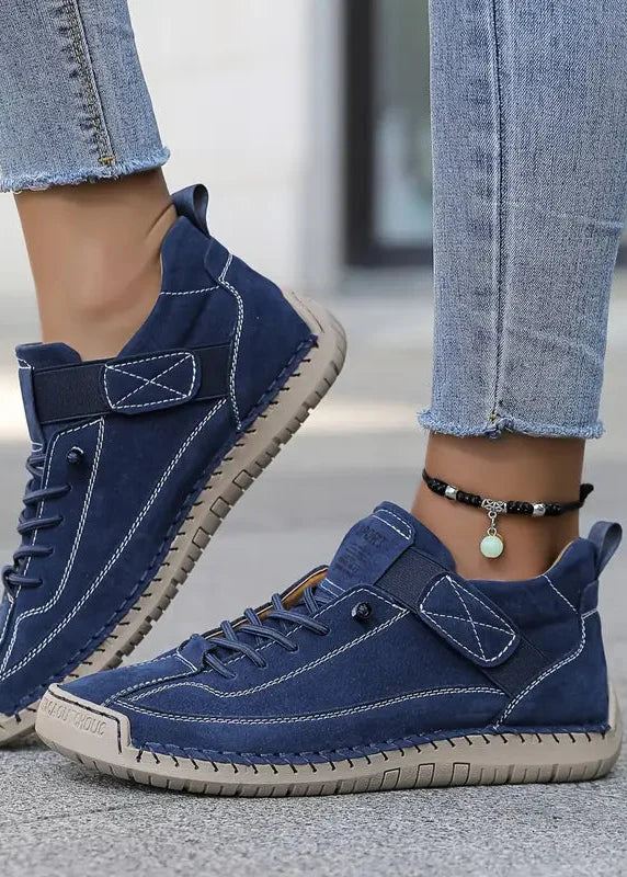 Sneakers Danoir Paris™ confortables et soutenues, en cuir blanc avec semelle en caoutchouc, vues de profil.