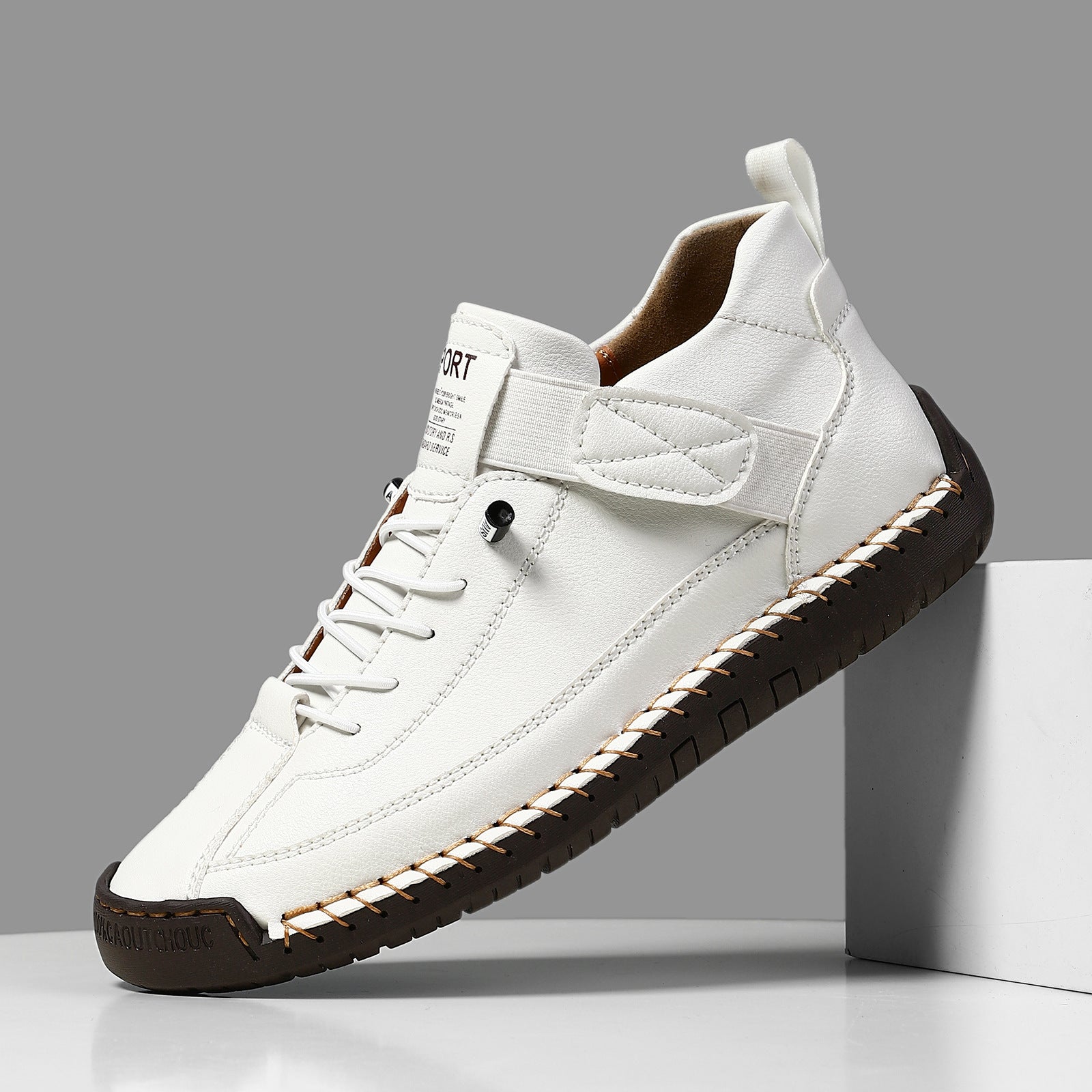 Sneakers Danoir Paris confortables et soutenues, vue de face, en cuir blanc avec semelle blanche et détails gris.