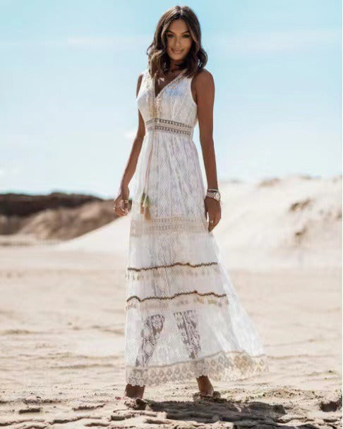 Robe bohème élégante Linda de Danoir Paris avec détails fluides et tissu léger, portée par mannequin dans un décor naturel.