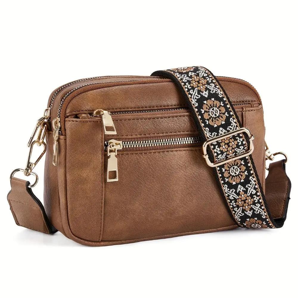 Sac à bandoulière chic Danoir Paris Leila avec détails élégants, en cuir noir et chaîne dorée pour un look sophistiqué.