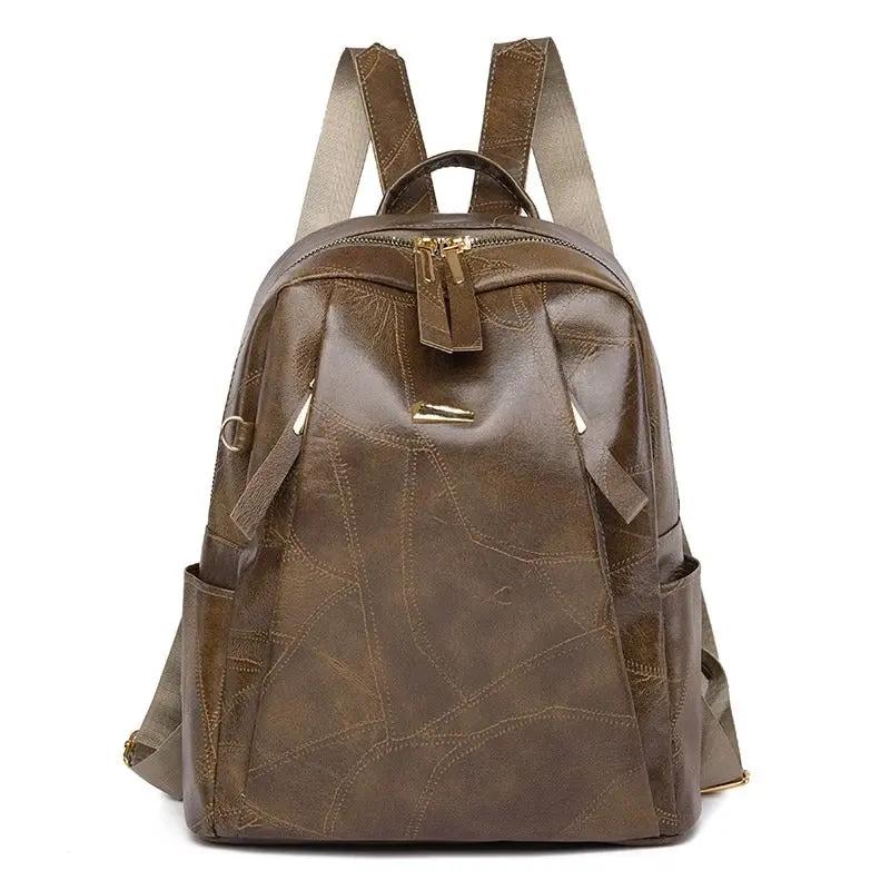 Sac à dos Lydia de Danoir Paris, élégant et classique, en cuir noir avec poches extérieures et poignées en cuir.
