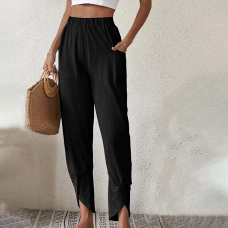 Pantalons à ourlet effiloché Danoir Paris, style décontracté, en tissu léger, montrant la coupe et la finition tendance.