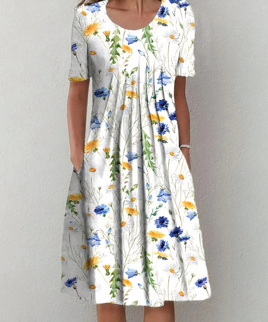 Robe florale élégante Danoir Paris en tissu léger, avec motif de fleurs colorées, portée par un mannequin.