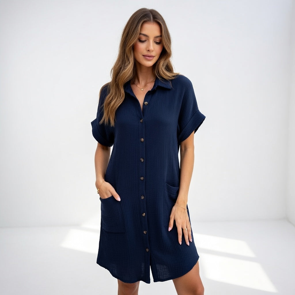 Robe chemise élégante Béatrice™ de Danoir Paris en tissu léger, avec col en V et manches longues pour un style chic et confortable.