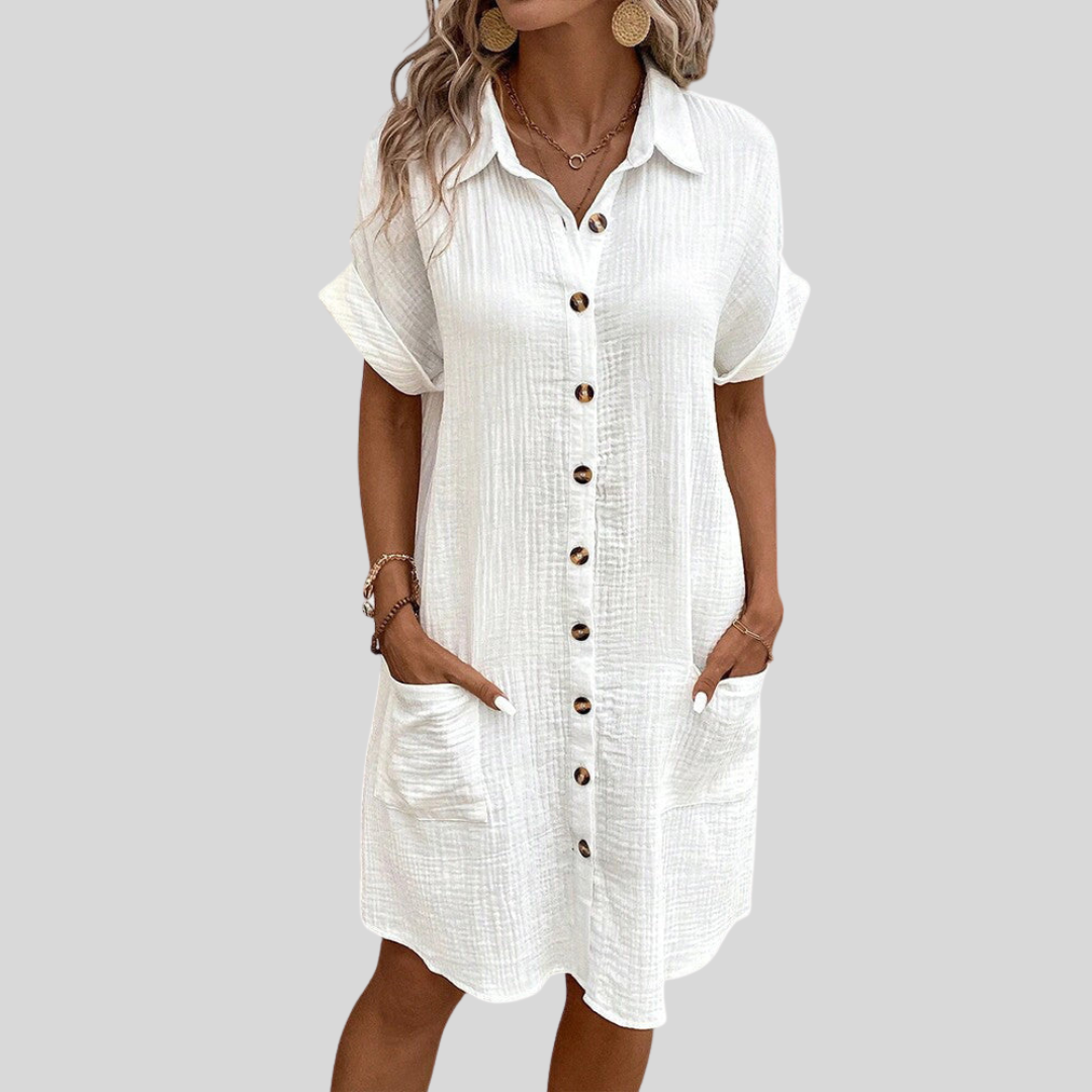 Robe confortable Caroline de Danoir Paris en tissu doux, porté en vue de face, avec coupe décontractée et détails élégants.