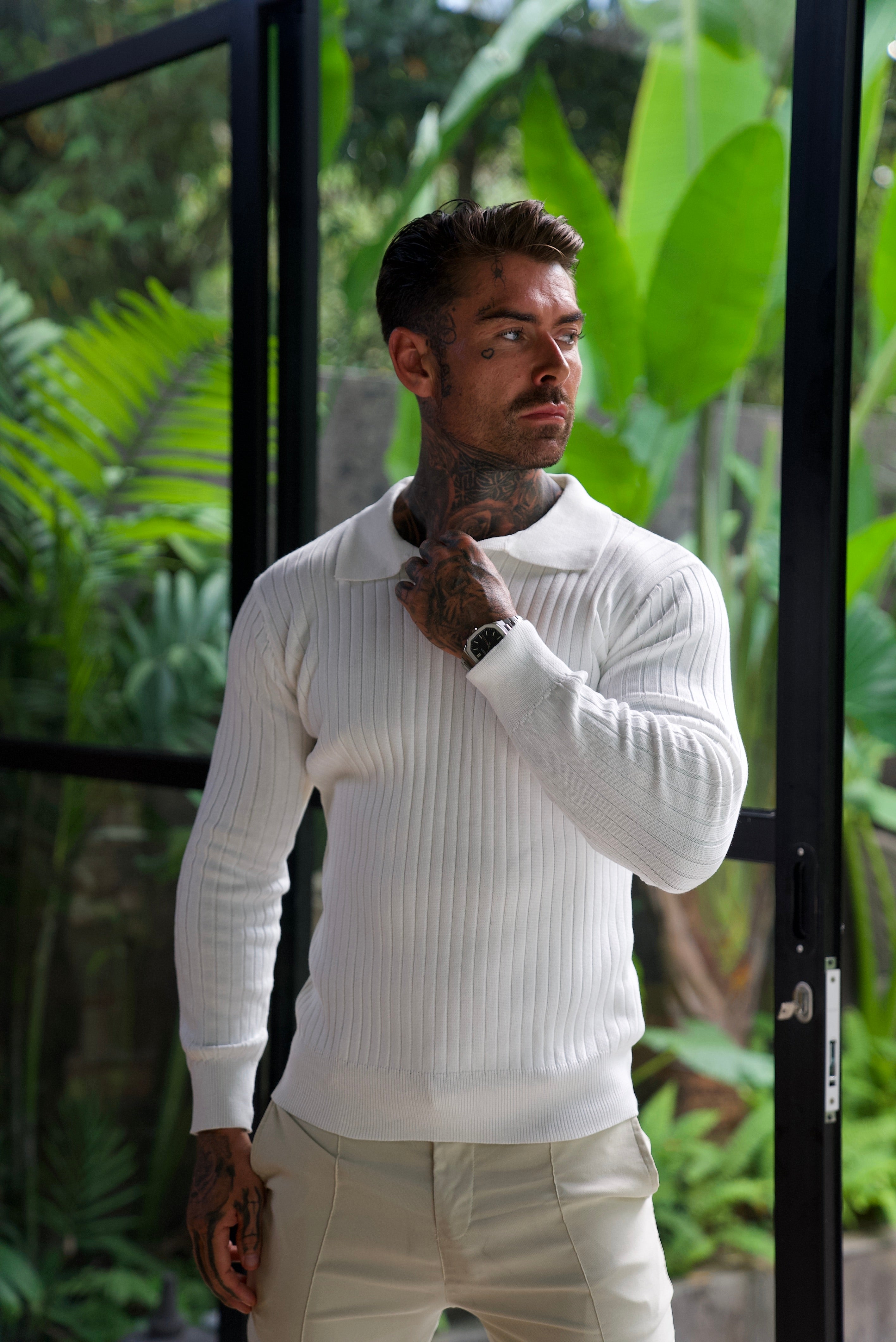 Pull Sogno texturé de Danoir Paris, gros plan sur le tissu doux et texturé, couleur neutre, modèle élégant et confortable.