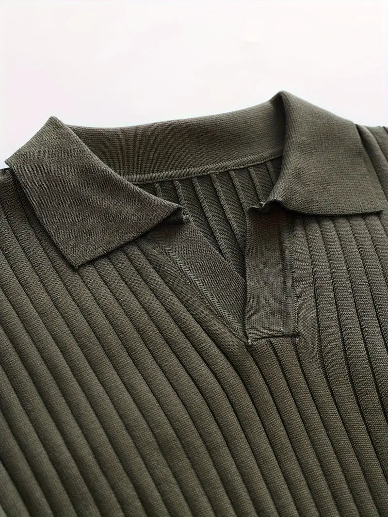Pull Sogno texturé de Danoir Paris, pull en laine doux avec motif tissé, porté sur un mannequin, couleur gris clair.