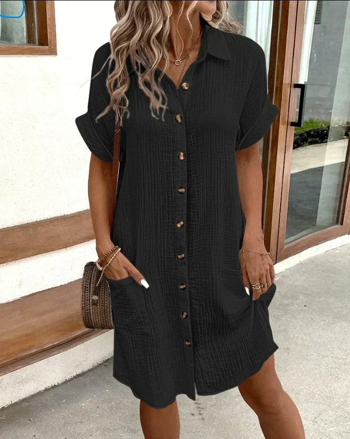 Robe polo élégante Dunya blanche de Danoir Paris, ceinture à la taille, tissu fluide et chic, vue de face.
