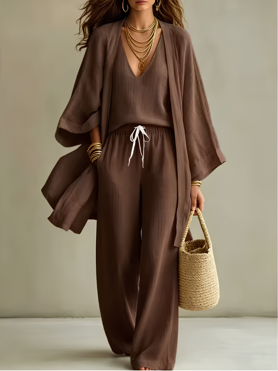 Ensemble homewear décontracté en lin blanc Isabelle de Danoir Paris, comprenant 3 pièces confortables pour la maison.