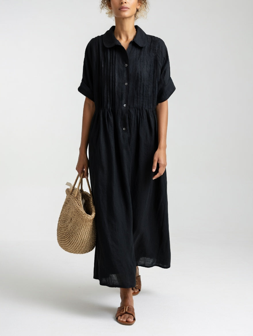 Robe chemise fluide estivale Lysandra™ blanche par Danoir Paris, légère et élégante, portée avec des détails délicats.