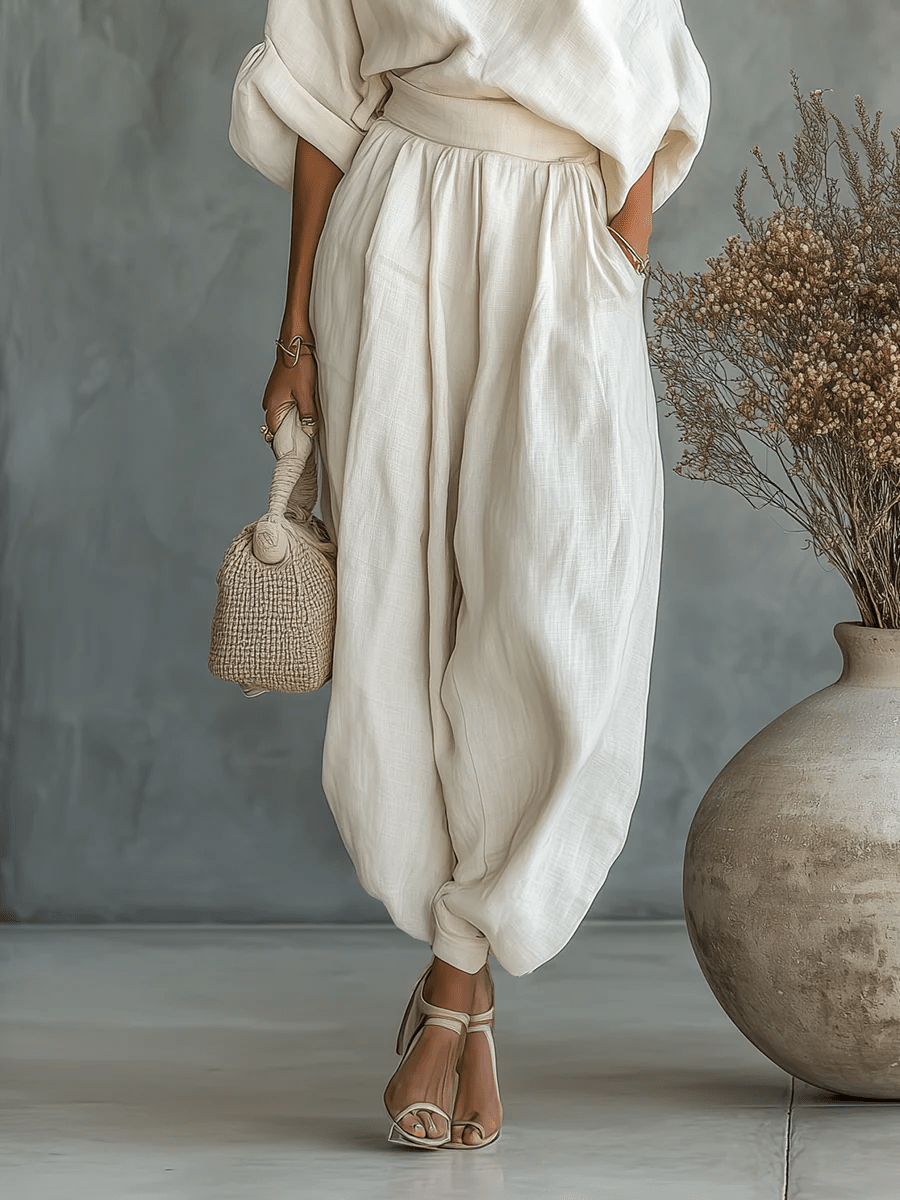 Ensemble 2 pièces Mila™ Danoir Paris avec encolure bardot, haut et pantalon en tissu léger, porté sur mannequin.