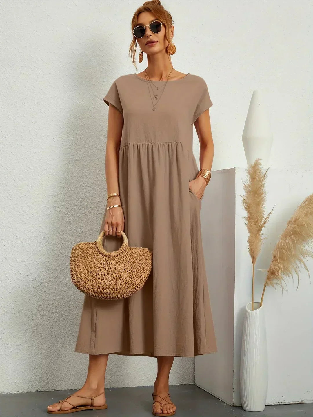Robe midi décontractée Nataly de Danoir Paris, tissu léger avec coupe fluide, parfait pour un style confortable et chic.