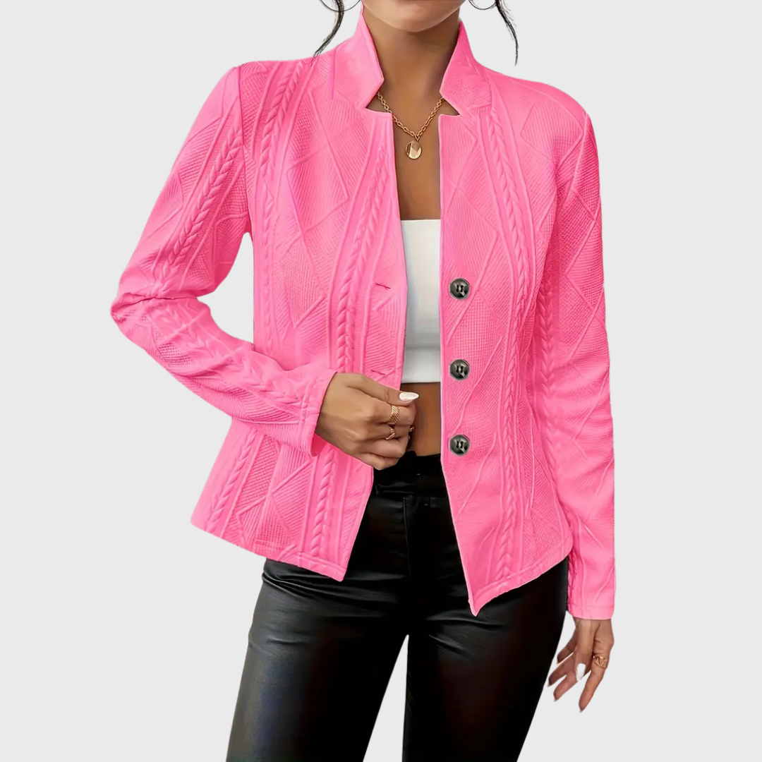 Blazer chic quotidien Olivia de Danoir Paris, en tissu élégant, porté sur un mannequin avec un fond neutre.