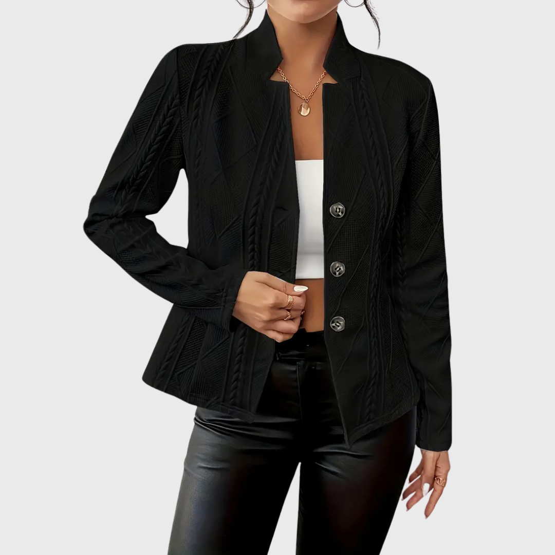 Veste blazer blanche Olivia de Danoir Paris, style chic et quotidien, portée sur un mannequin, détails élégants et coupe moderne