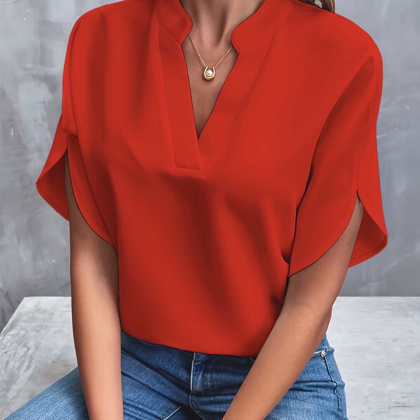 Blouse élégante Vivian de Danoir Paris, modèle polyvalent avec coupe fluide et détails sophistiqués, vue de face.