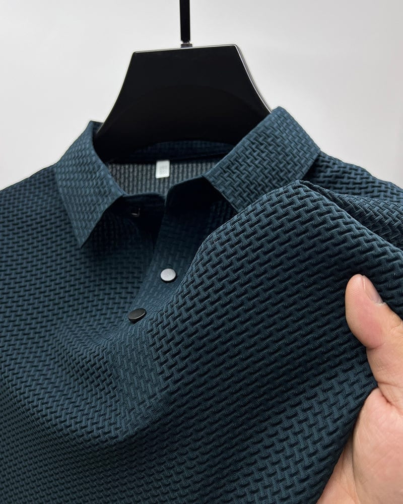 Polo homme luxe Danoir Paris en tissu premium, coupe classique avec col et boutons, vue de face sur fond neutre.