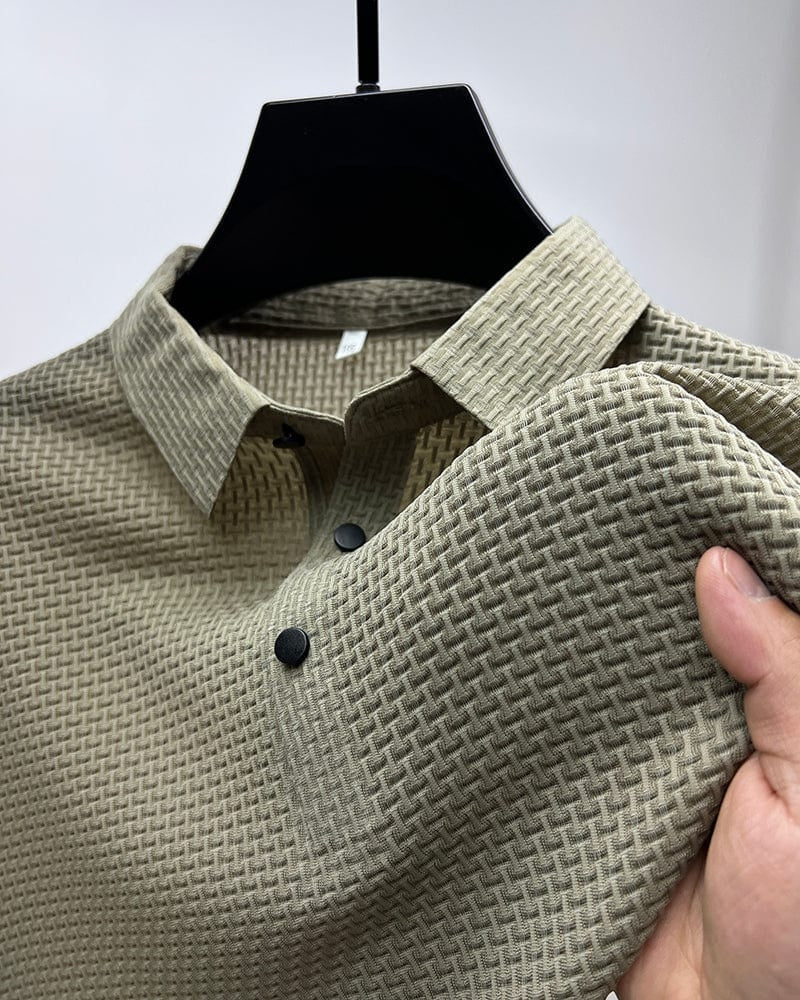 Polo homme luxe Danoir Paris en coton avec col classique et logo discret, porté sur mannequin.