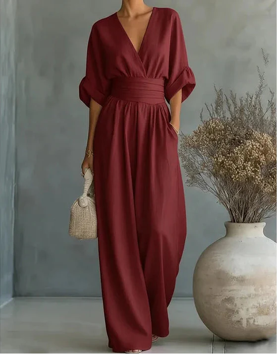 Robe Daniela élégante de Danoir Paris en tissu fluide, décolleté en V et coupe à jambes larges, vue de face.