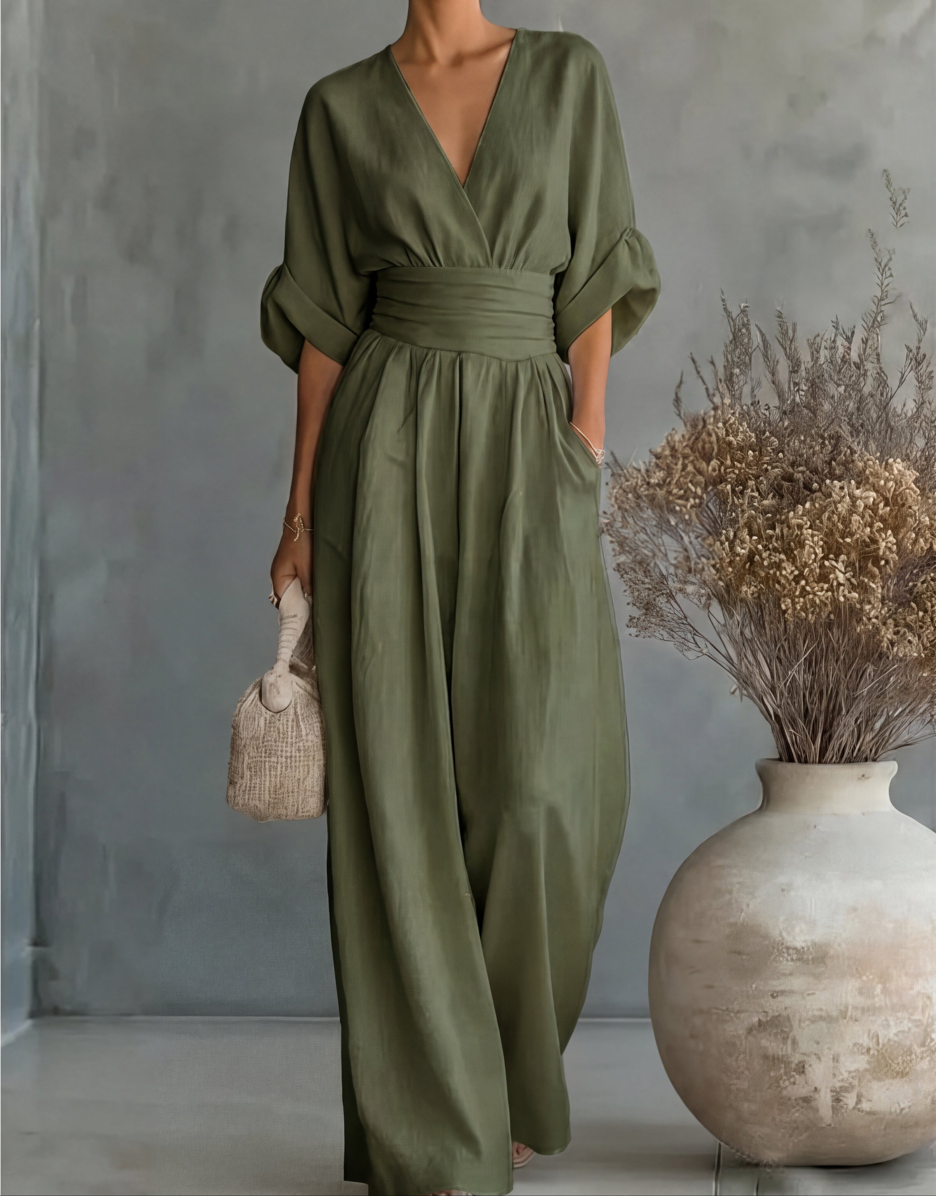 Robe Daniela de Danoir Paris, mono élégant en V avec jambes larges, tissu fluide et coupe sophistiquée.