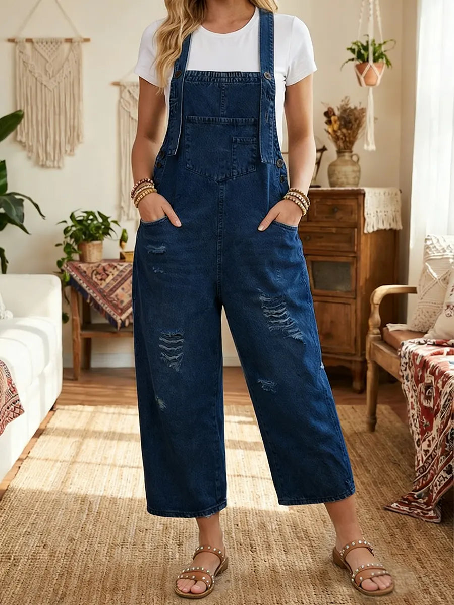 Jean denim pour femme Danoir Paris Aurevia avec look vintage, coupe classique et détails délavés, porté en situation décontractée