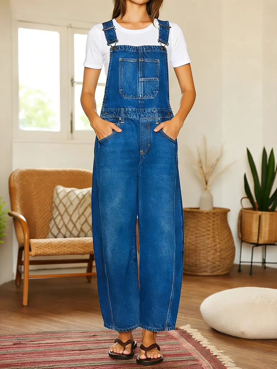 Salopette en denim Nora de Danoir Paris avec poches, pantalon de jardinage pour femme, look décontracté et pratique.