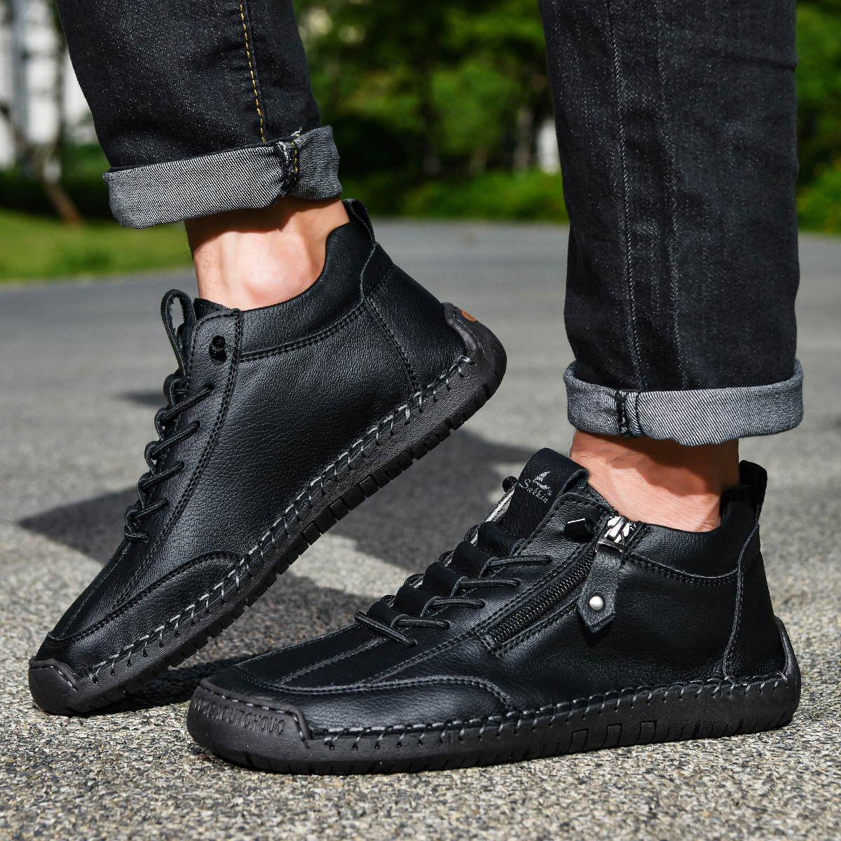 Chaussures en nabuk Danoir Paris pour homme avec zip, élégantes et confortables, visibles en détail sur l'image.