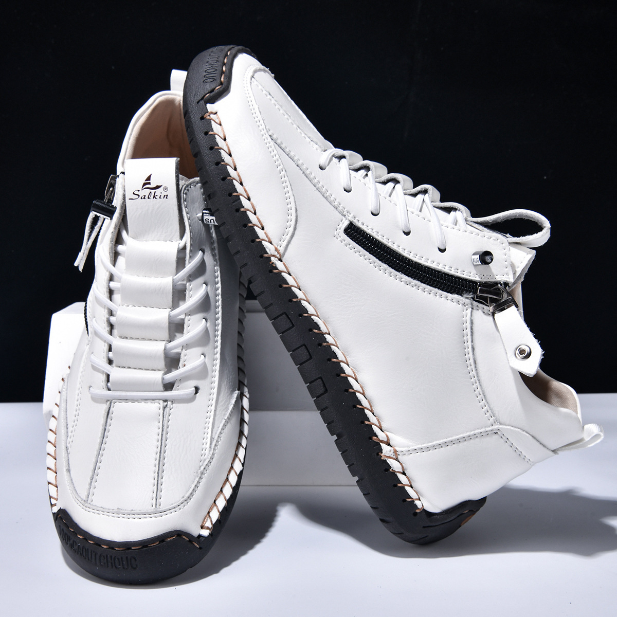 Chaussures en nabuk Danoir Paris pour homme avec zip, élégantes et modernes, visibles en image.