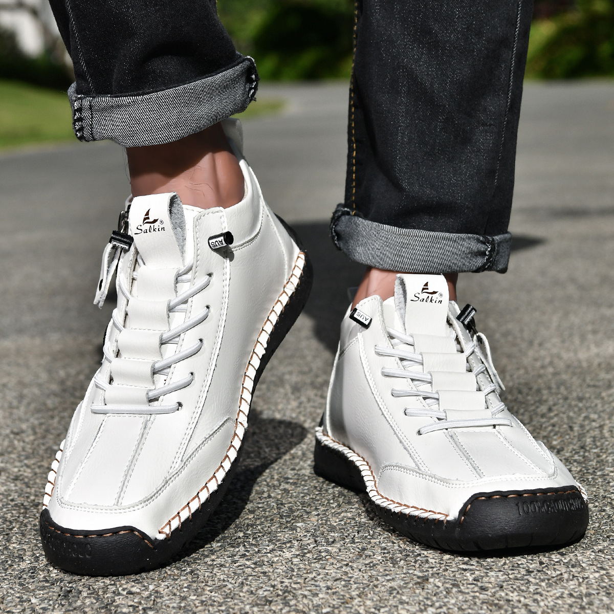 Chaussures en nabuk Danoir Paris pour homme avec zip, élégantes et confortables, visibles en gros plan.