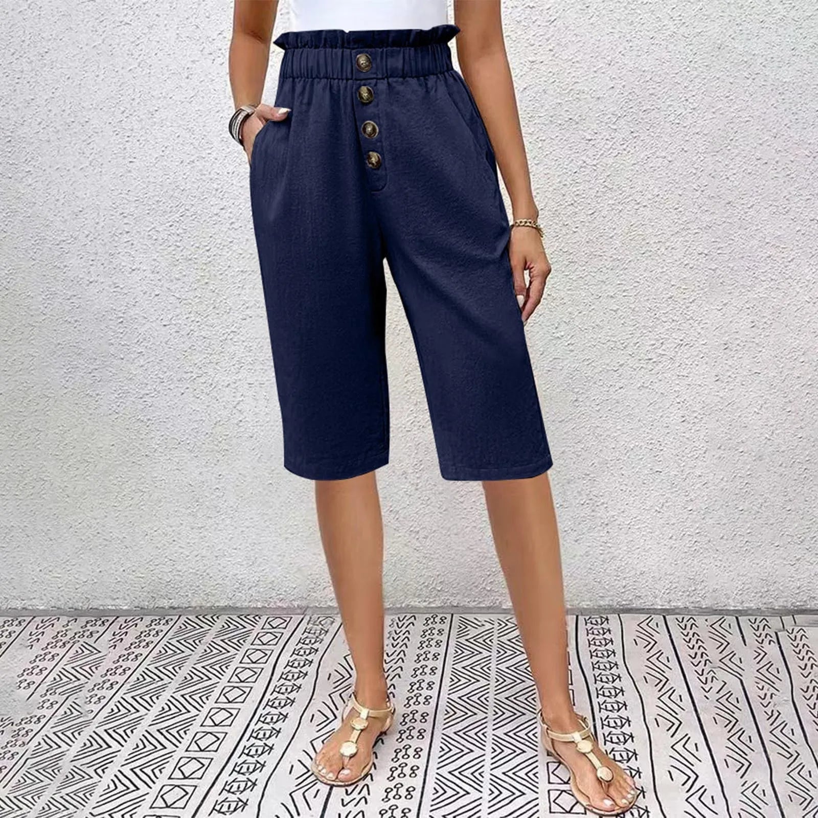 Shorts Bermuda Éloane en lin et coton de Danoir Paris, boutonnières visibles, tissu léger et confortable pour l'été.