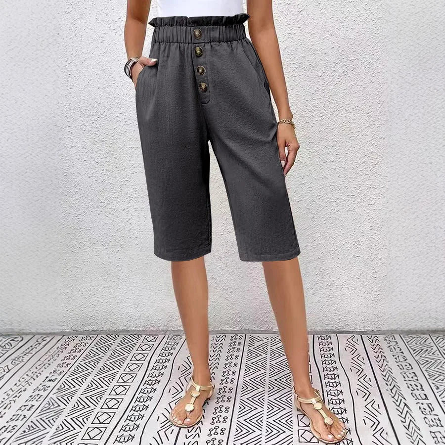 Shorts bermuda boutonnés Éloane en lin-coton de Danoir Paris, vêtement élégant pour femme, vue de face.