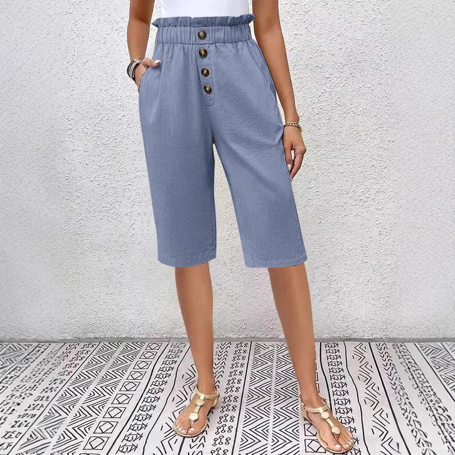Shorts bermuda boutonnés en lin et coton Éloane de Danoir Paris, visibles avec boutons et tissu léger beige.