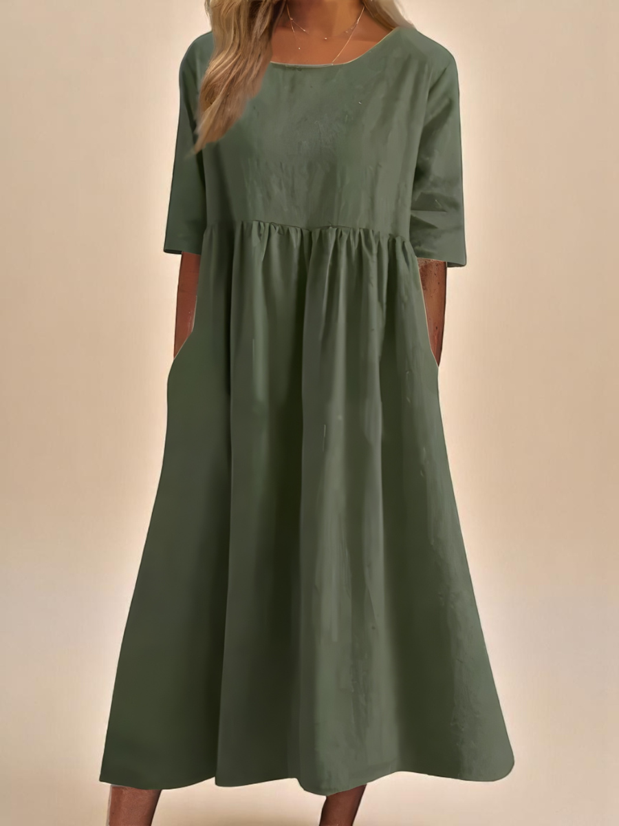 Robe en coton aérée Inaya de Danoir Paris, couleur bleu ciel, détails légers et confortables pour un style décontracté.