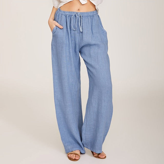 Pantalons confortables Danoir Paris Enara avec corde, tissu doux, coupe décontractée et détails modernes.