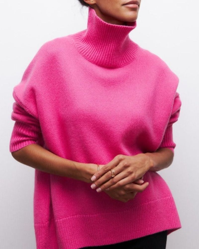 Pull roulé Danoir Paris Evy, pull confortable et chic en maille douce, porté sur un mannequin blanc.