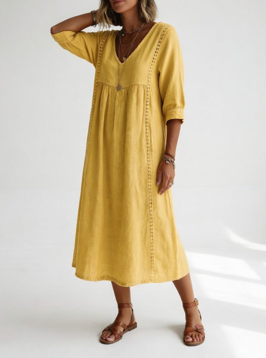 Robe midi fluide jaune élégante de Danoir Paris, style décontracté et confortable, avec coupe fluide et détails subtils.