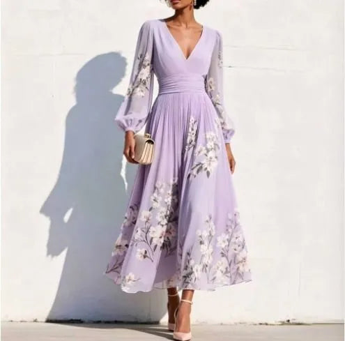 Robe longue élégante pour femme Danoir Paris, bleu clair, décolleté en V profond et manches longues, style sophistiqué.