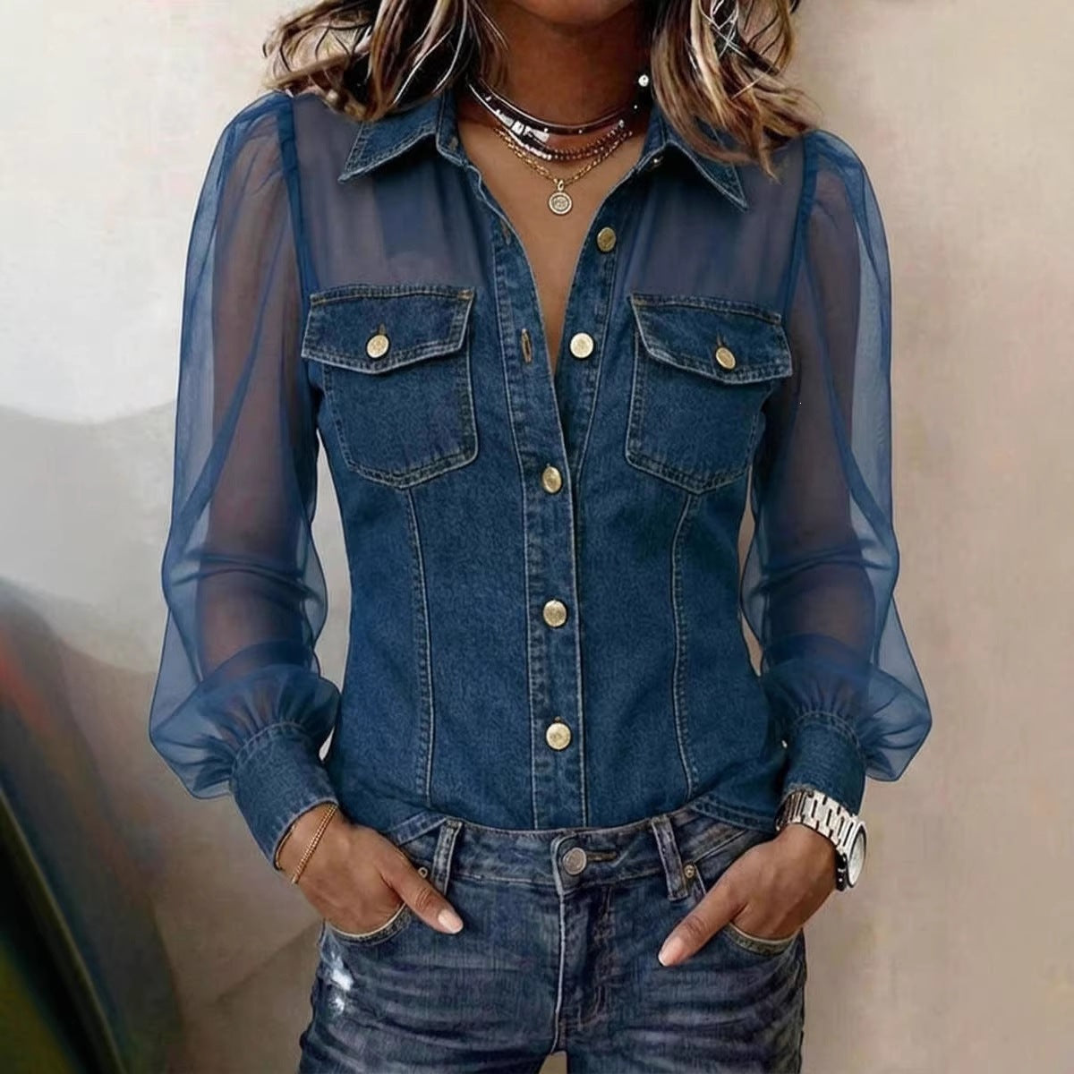 Blouse élégante Élodie à effet denim de Danoir Paris, vue de face, tissu léger et coupe moderne.