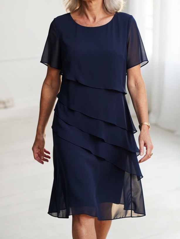 Robe fluide élégante Juliette de Danoir Paris avec volants, tissu léger, coupe féminine, portée pour occasions spéciales.