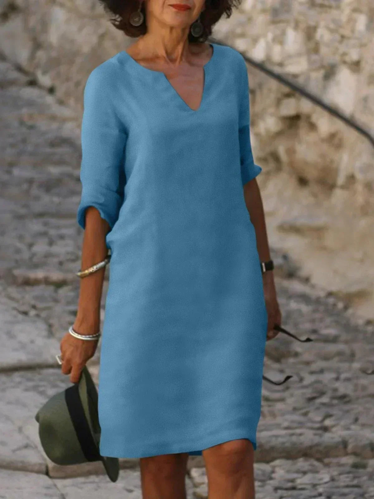Robe élégante Lalina de Danoir Paris en tissu luxueux, avec détails sophistiqués et coupe flatteuse, vue de face.
