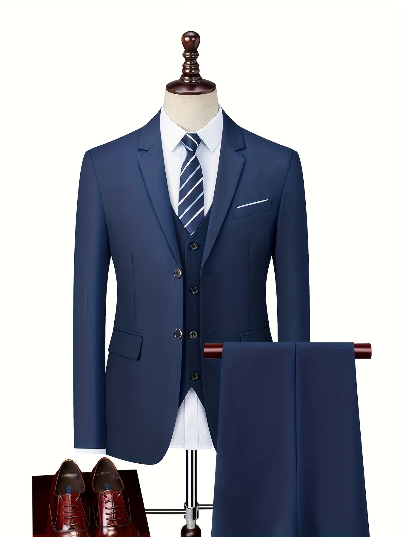 Costume moderne pour homme Danoir Paris, veste et pantalon élégants en tissu noir, style contemporain et sophistiqué
