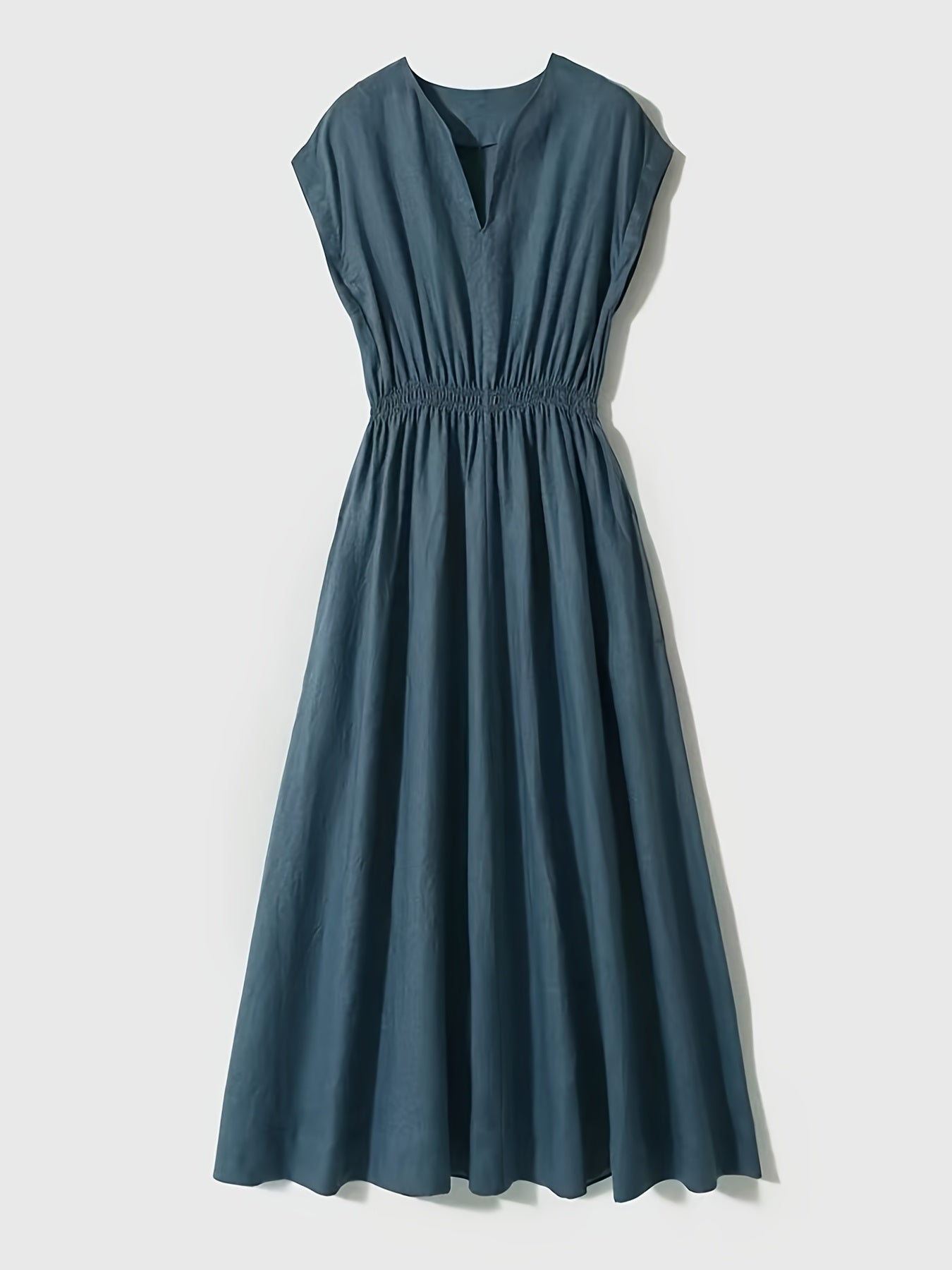 Robe en lin mélangé fluide et élégante Lina de Danoir Paris, tissu léger et coupe sophistiquée, portée décontractée ou habillée.