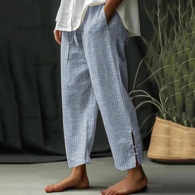 Pantalons artisan Bellie Danoir Paris en tissu confortable, coupe décontractée, détails en couture visibles dans l'image.